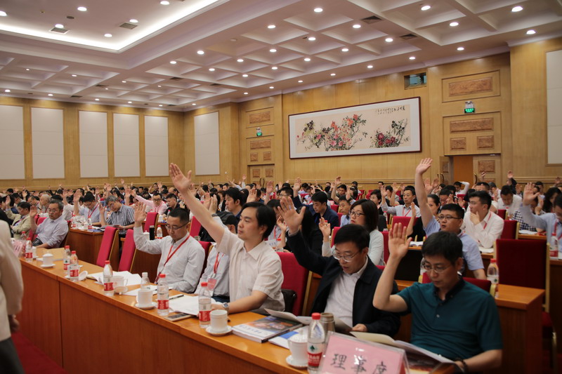 2举手表决_调整大小.jpg 2举手表决_调整大小.jpg